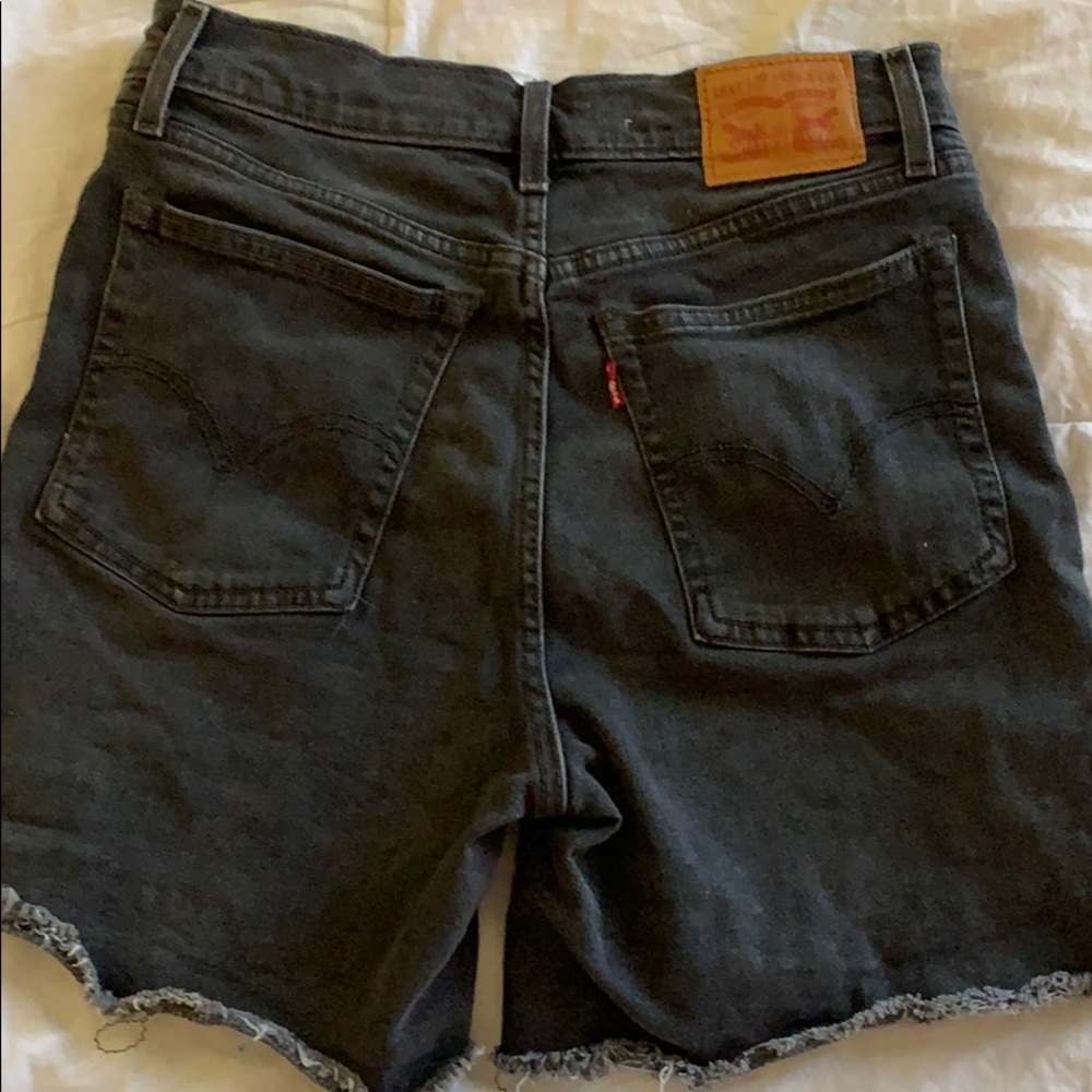 🧡black Levi “wedgie” short ~mid length
